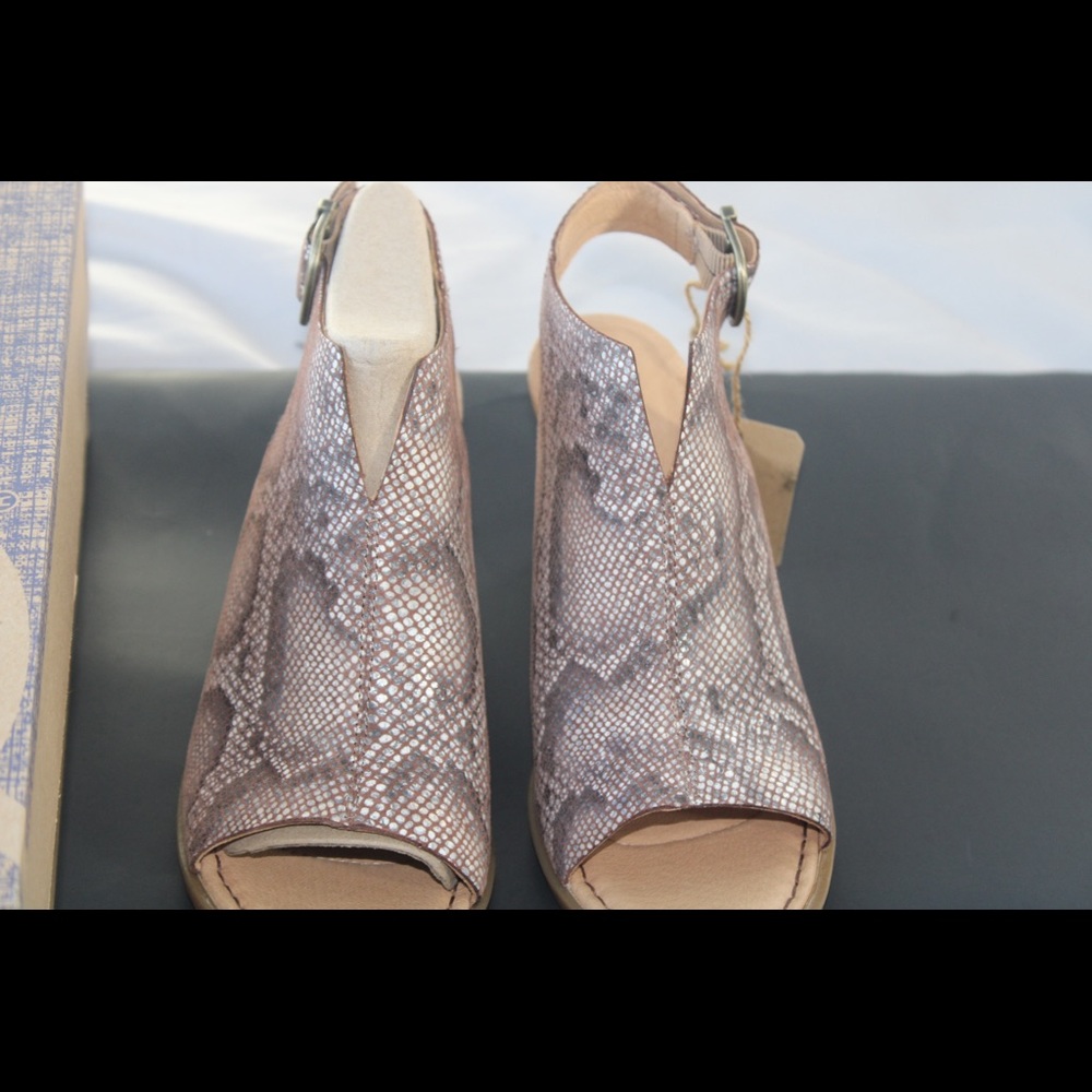 Born clogs